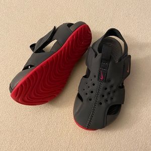 Nike toddler water shoes, gently worn